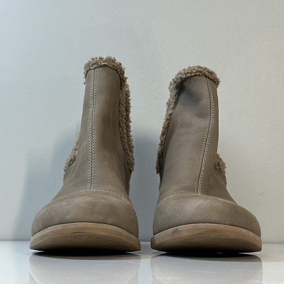TOMS Everly Chelsea Boots in Taupe Size 7.5 - Picture 4 of 16